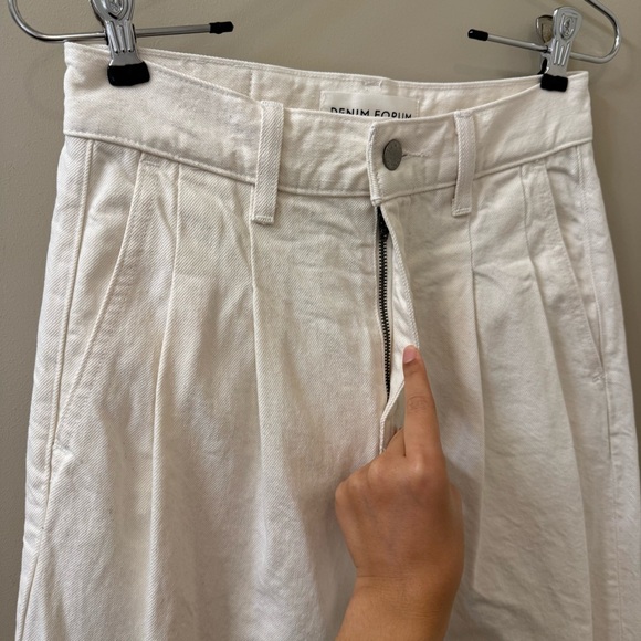 Aritzia Denim Forum The Belinda Hi-rise Wide pleated trouser Jeans size 24 white - Picture 7 of 15